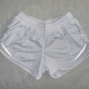 Lululemon hotty hot short white size 6 4”